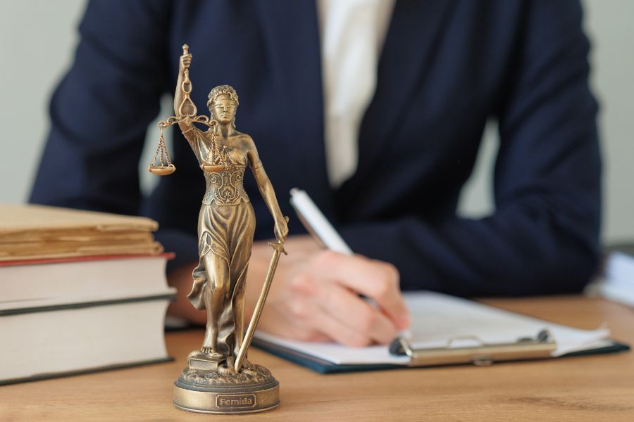 Long Beach Divorce Lawyer Explaining Divorce Requirements